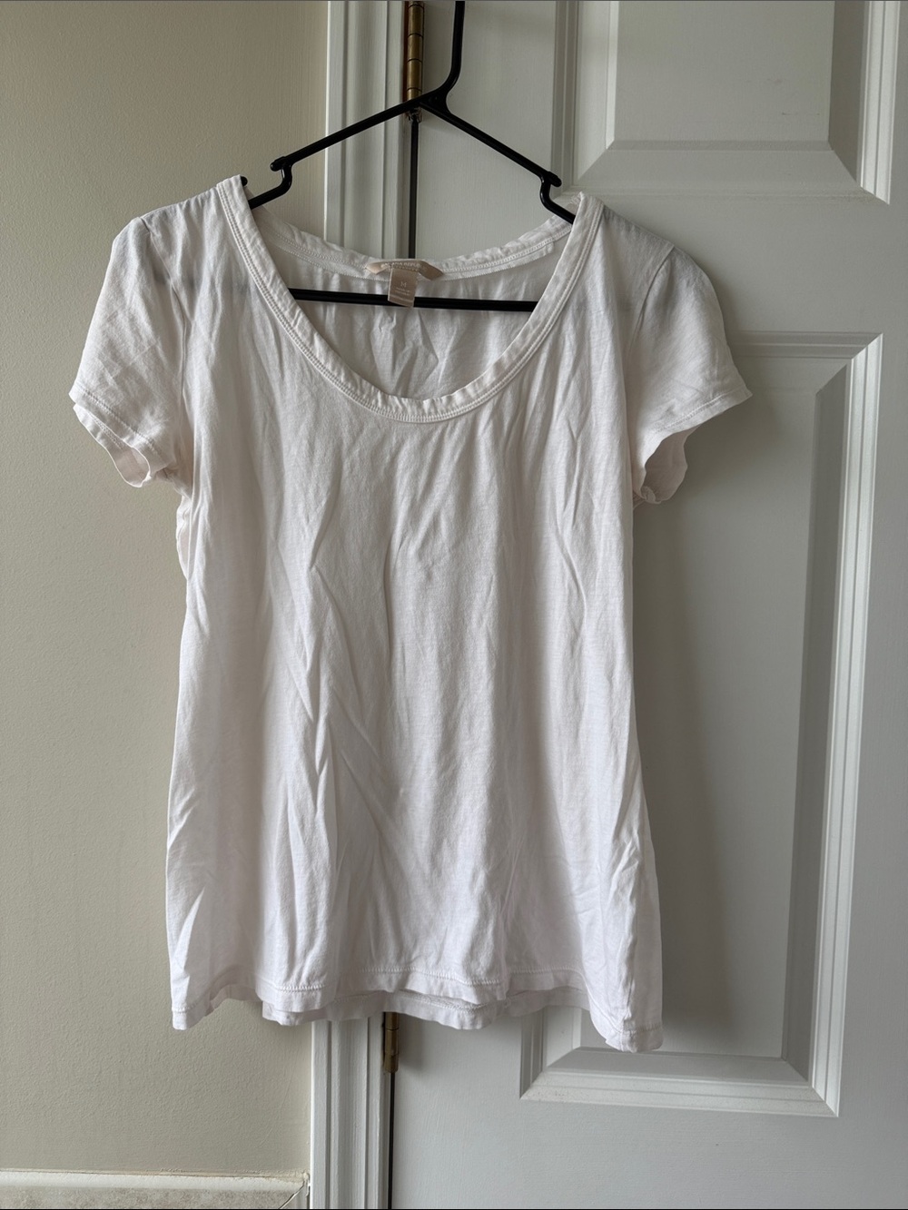 Banana Republic White Scoop Neck Short Sleeve Tee